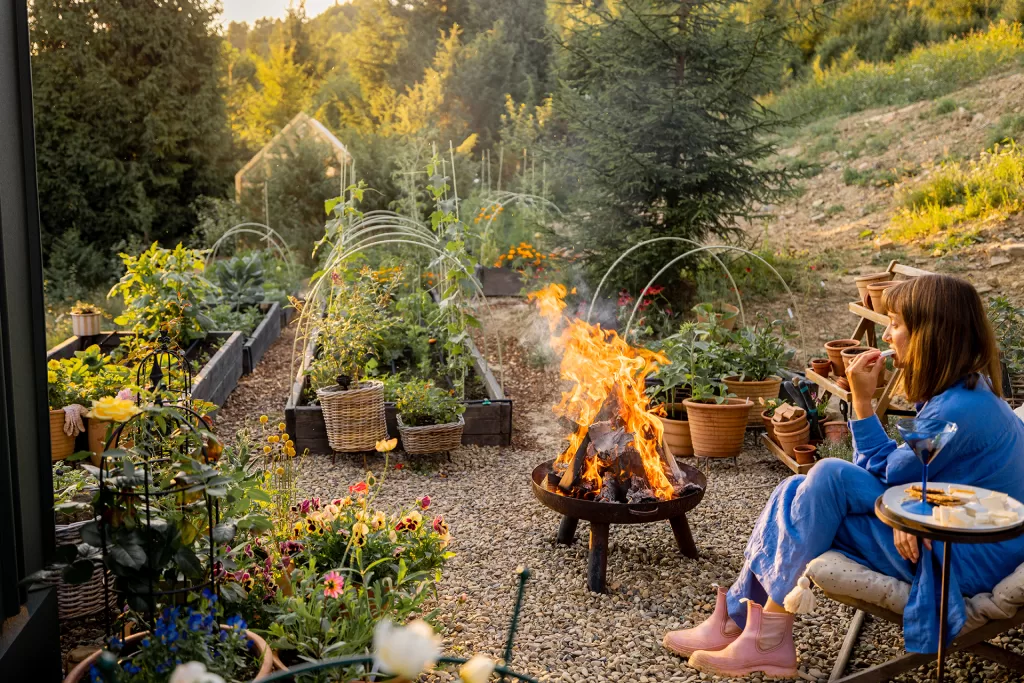 evening fire in the garden 2024 08 21 00 56 15 utc